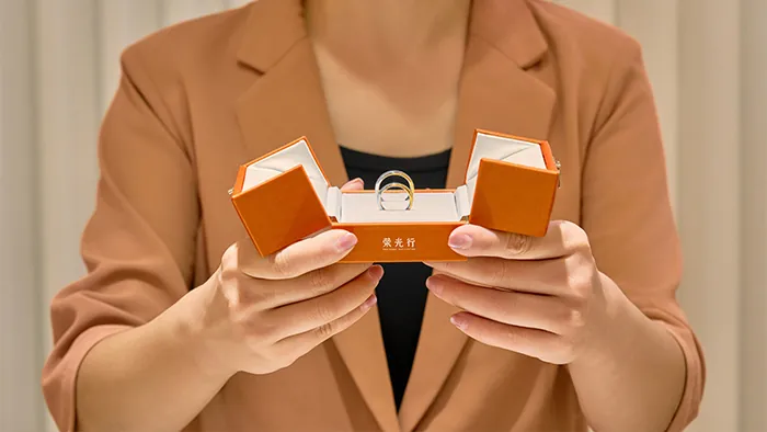 耐心等待，静候专属对戒的完美呈现。